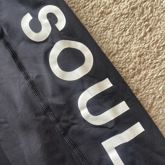 Lululemon Soul Cycle Cropped Leggings Women’s 8 Black Graphic Cycling Pants - Picture 4 of 12
